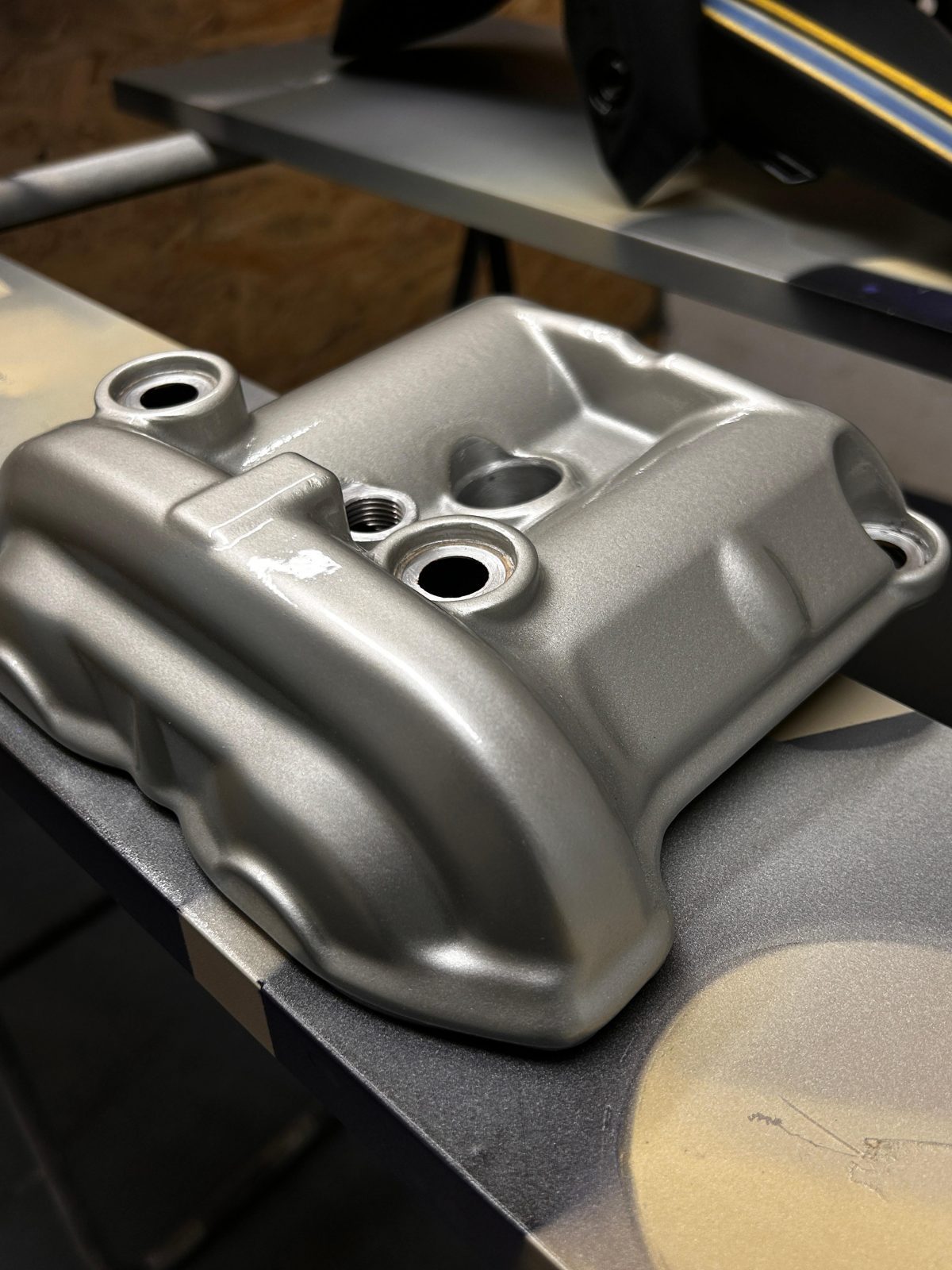 Couvre culasse teinte Porsche - Peinture accessoire NAVAL Production - Après