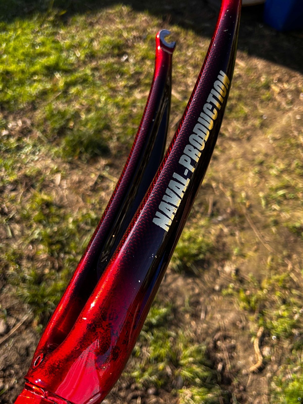 Deux designs de fourche de vélo différents, un choix difficile. - Peinture cadre vélo NAVAL Production - Après