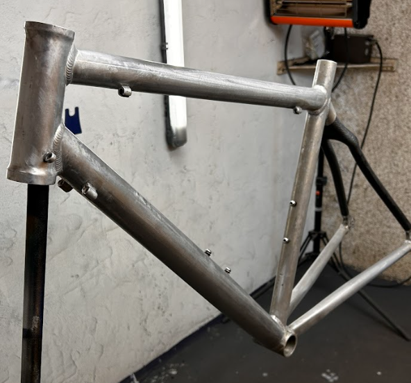 Transformation complète d’un vélo de course Lapierre. - Peinture cadre vélo NAVAL Production - Avant